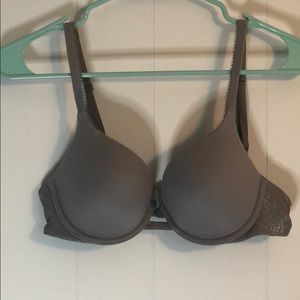 Never worn pack of 2 Victoria Secret Bras